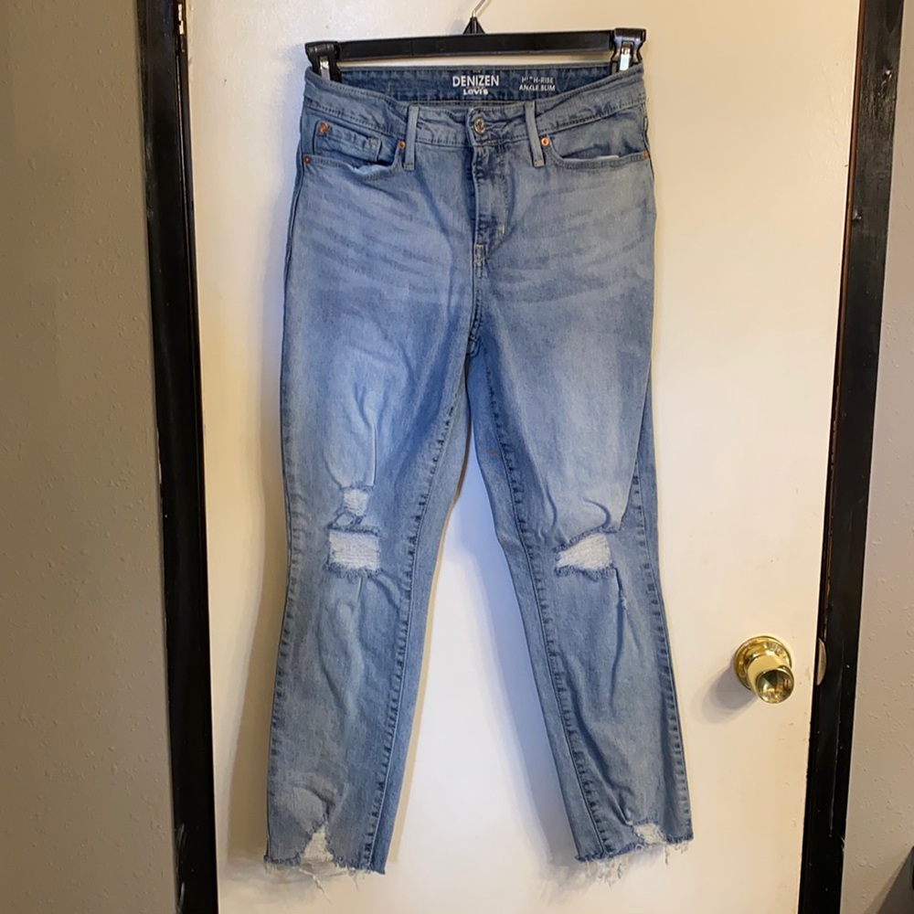 Levi frayed jeans